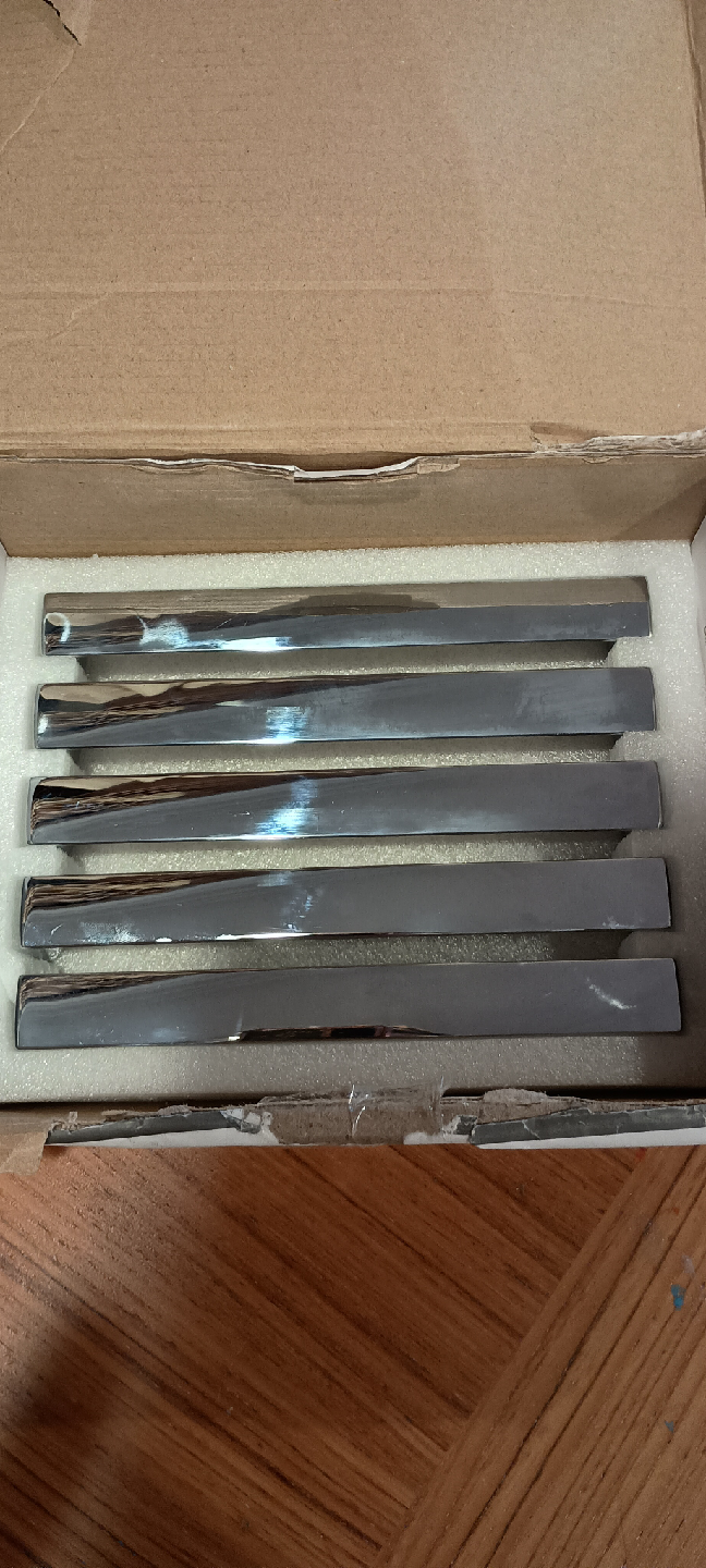 5 Cabinet Pulls with Screws - photo 2