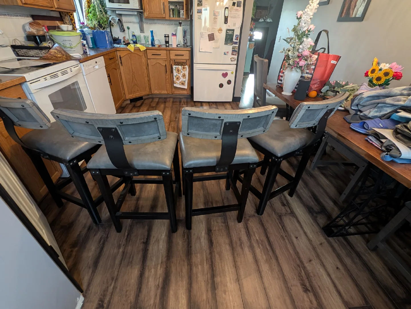 Set of 4 Bar Height Stools - Grey image indicator(2)