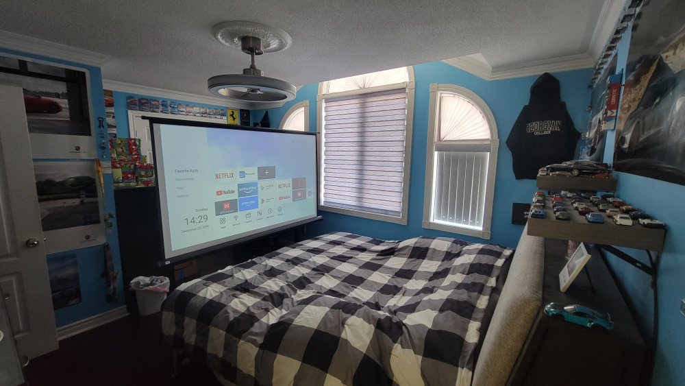 PropVue Projector Screen with Stand (84")