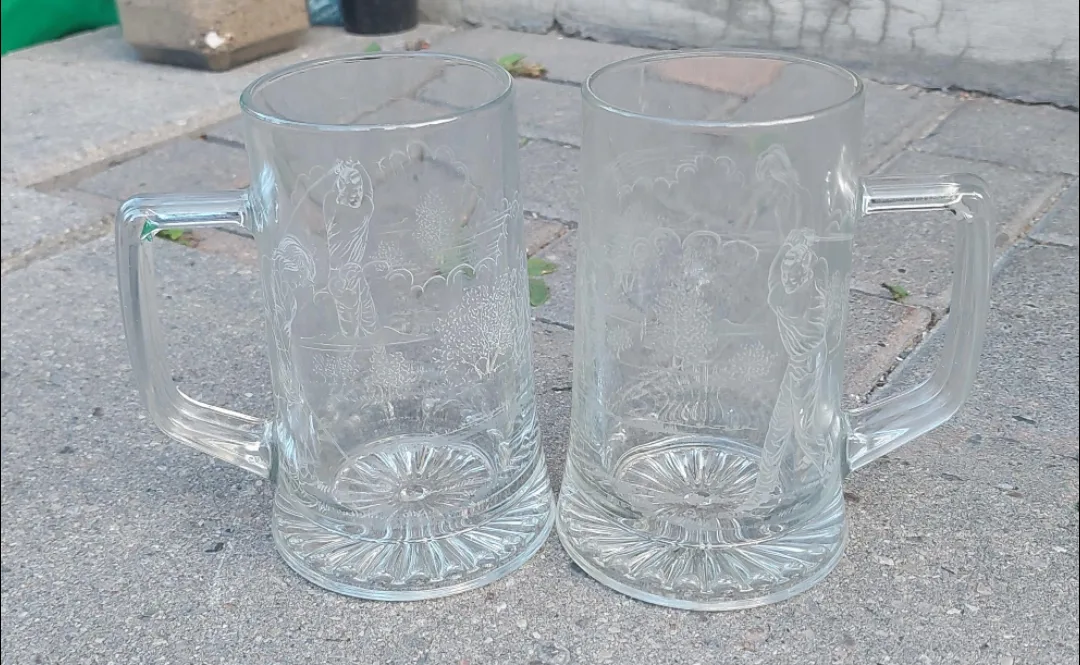 Two Clear Glass Beer Mugs with Golfing Scene thumbnail