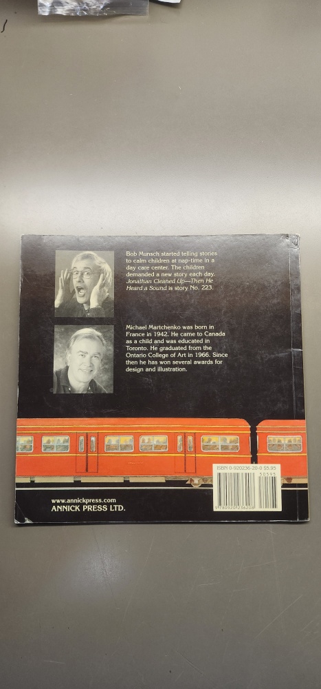 Jonathan Cleaned Up - Robert Munsch Book - photo 2
