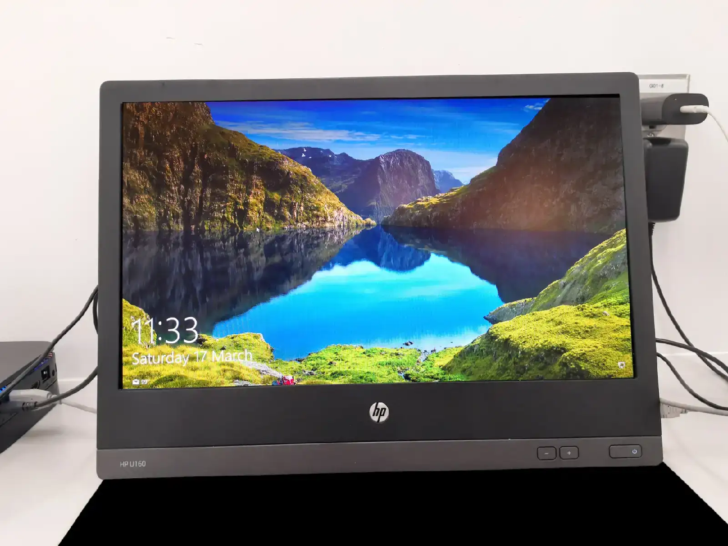 HP U160 15.6-inch Backlit Monitor - photo 2