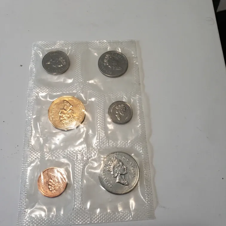 Canadian Coin Set - 1993 Uncirculated image indicator(2)
