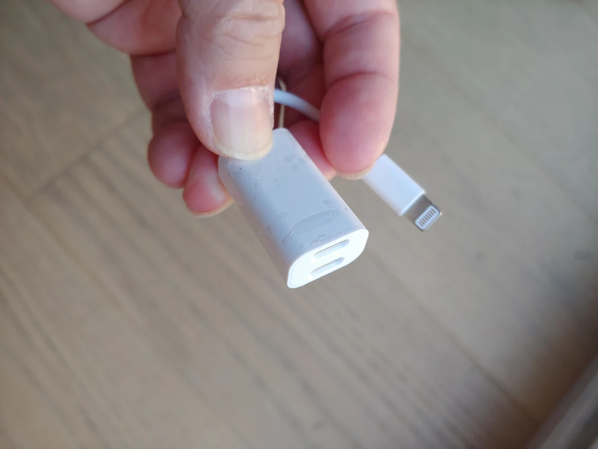 Lightning Port Splitting Solution from 1 to 2, iOS Apple iPhone