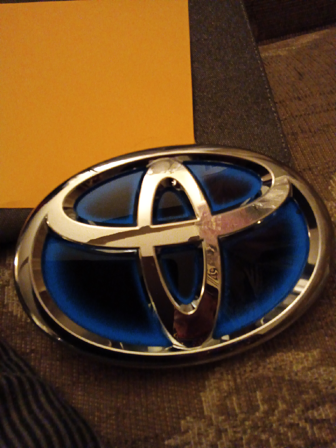 Toyota Front Emblem - photo 2