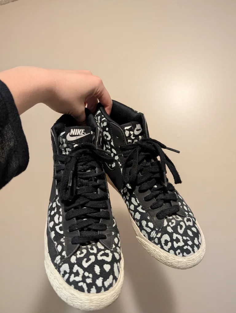 Nike Blazer Mid '77 Leopard Print, Size 7.5 image indicator(2)