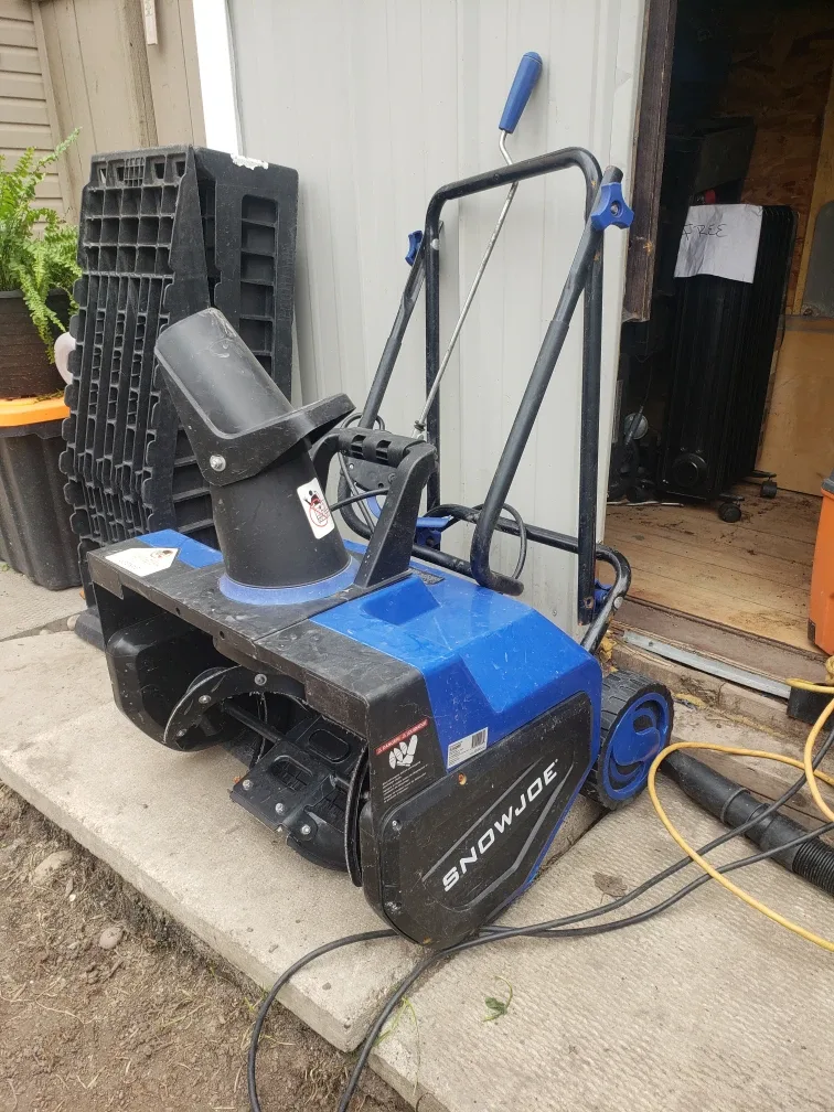 Snow Joe Electric Snow Blower image indicator(2)