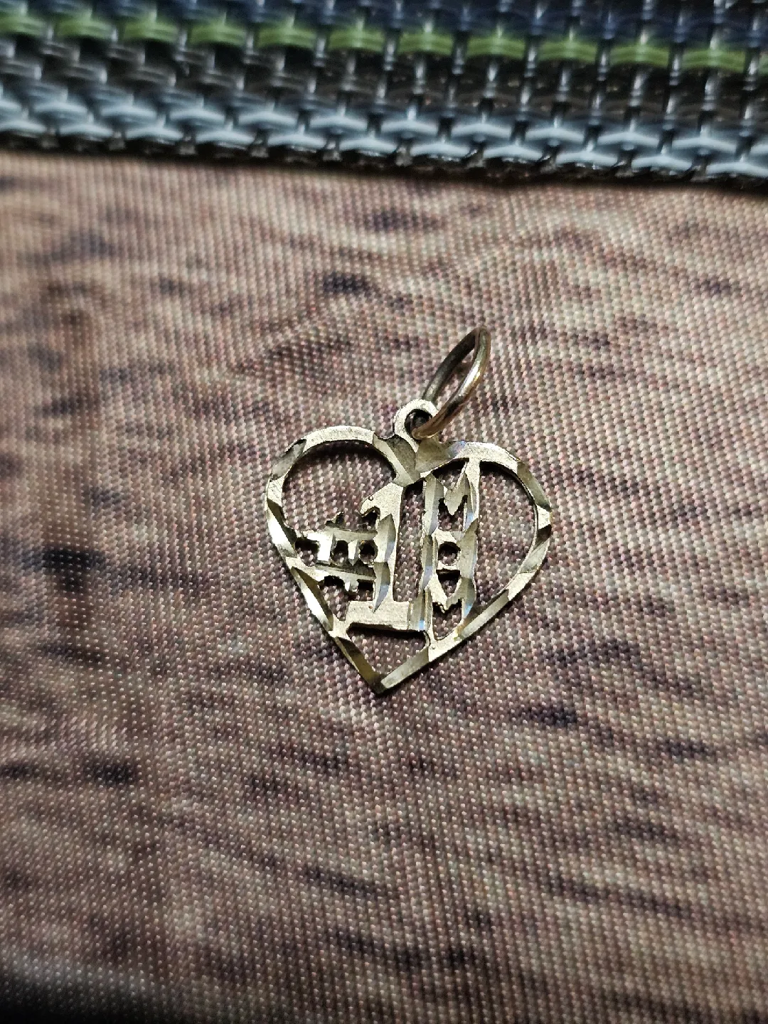 Gold Heart Pendant thumbnail