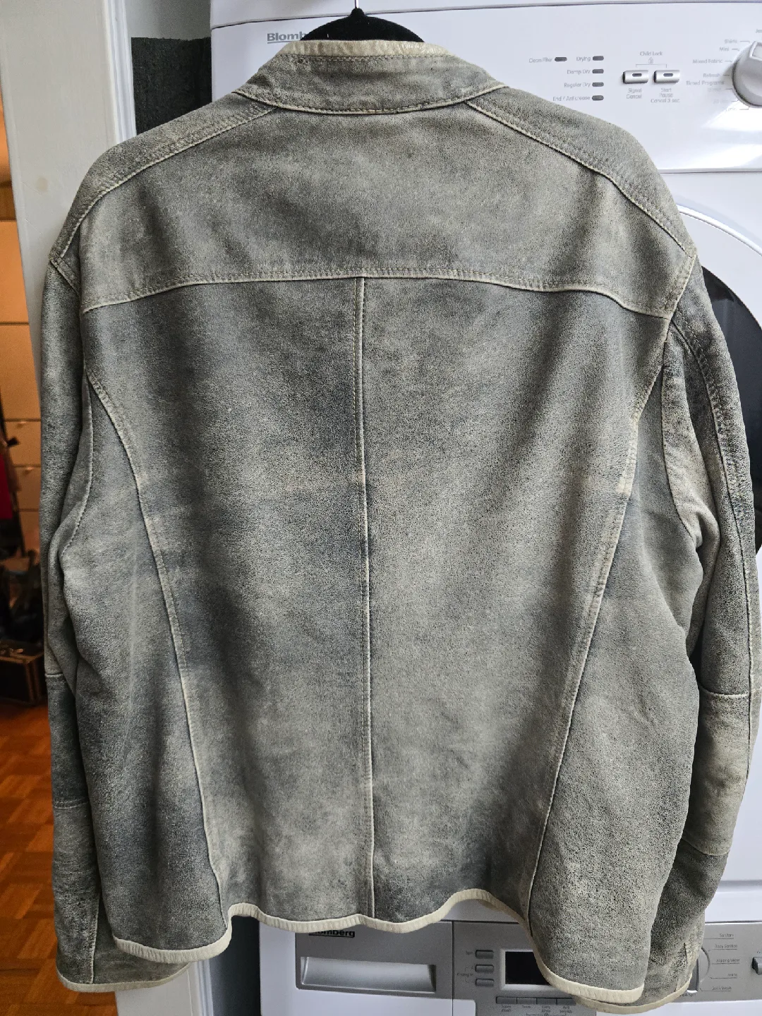Danier Leather Jacket - Size XL GUC image indicator(2)
