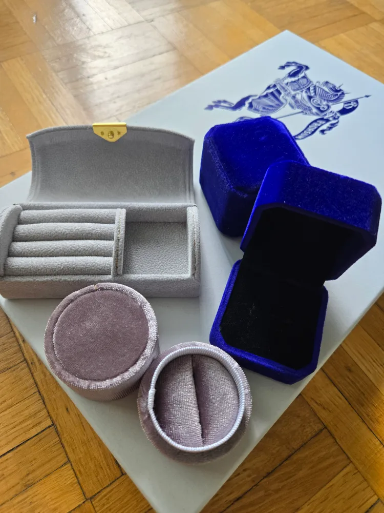 Empty No Brand Velvet Ring Boxes