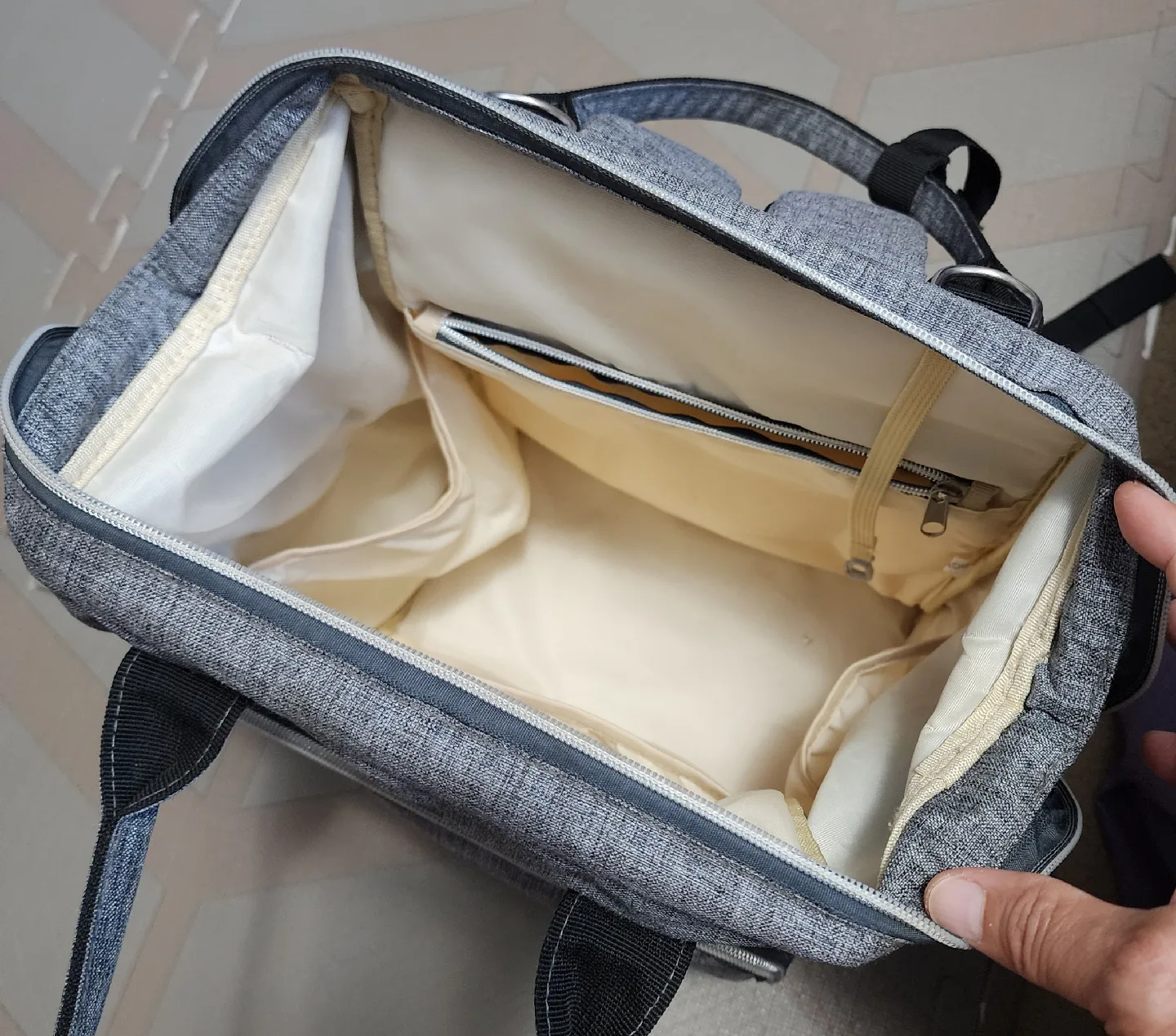 Emagie Grey Diaper Baby Bag Backpack image indicator(2)