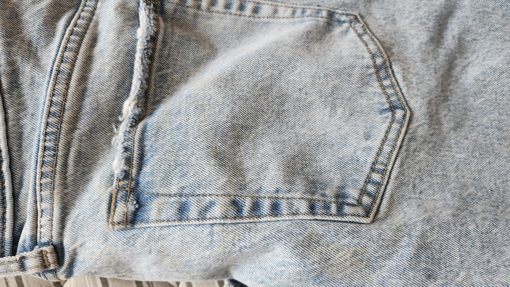 Abercrombie & Fitch High Rise Mom Jeans - Size 31 - photo 2