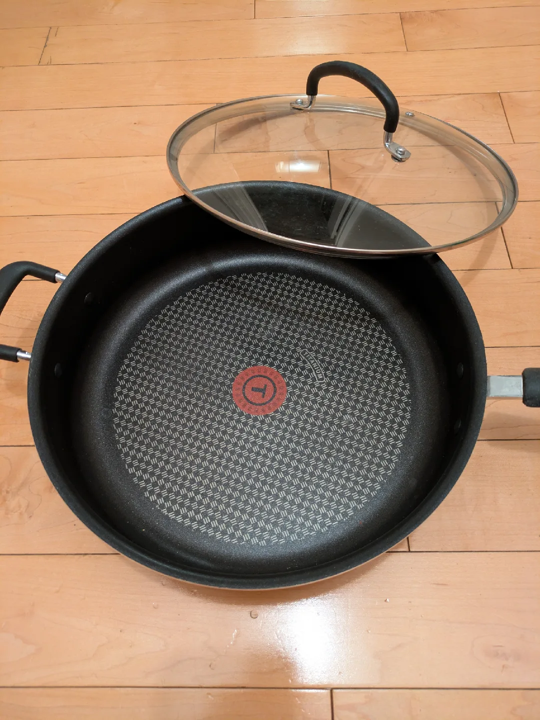 NEW T-fal 5 Qt. Non-Stick Covered Jumbo Cooker image indicator(2)