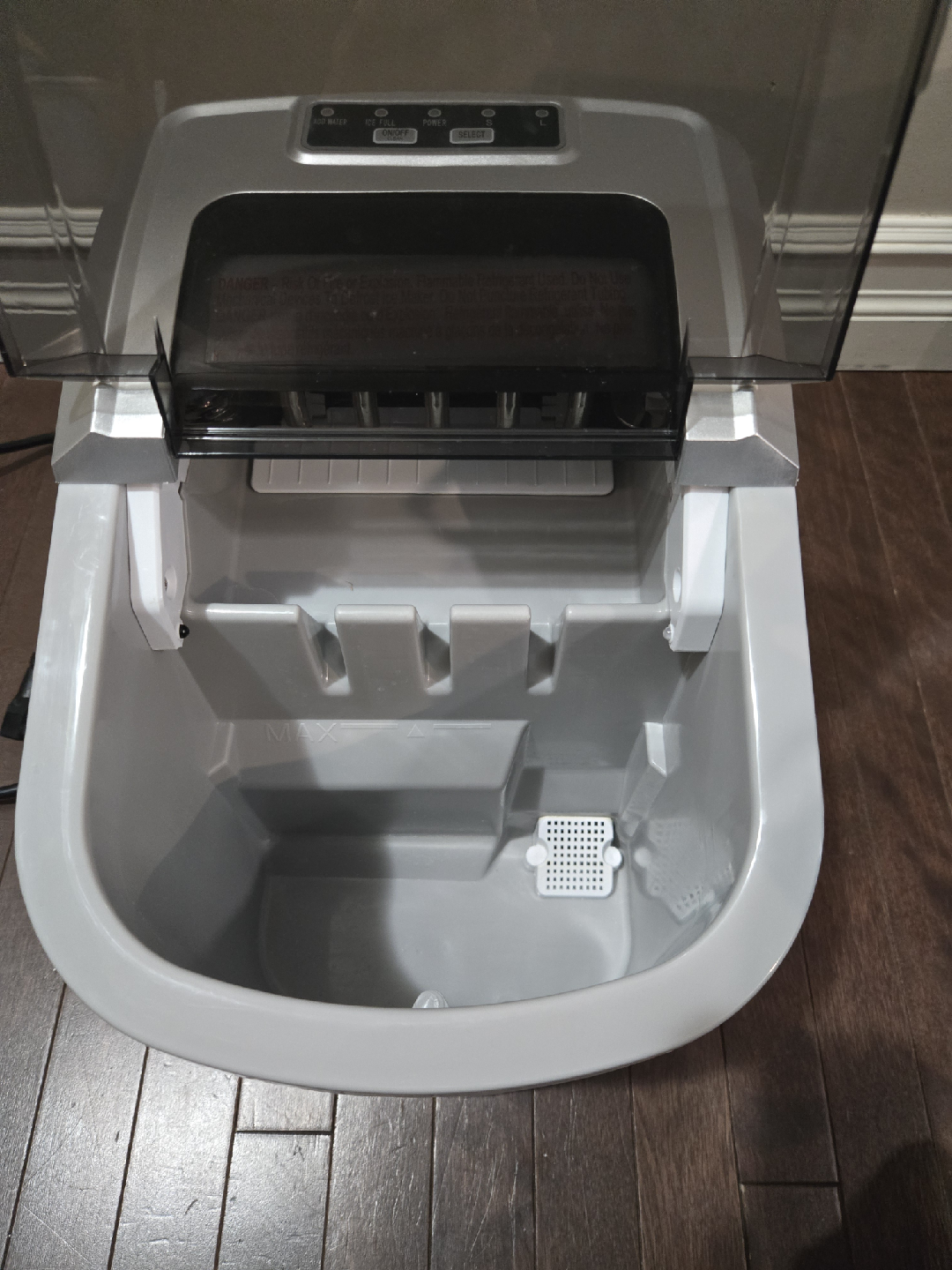 Frigidaire Ice Maker – 26 lbs (12 kg) - photo 5