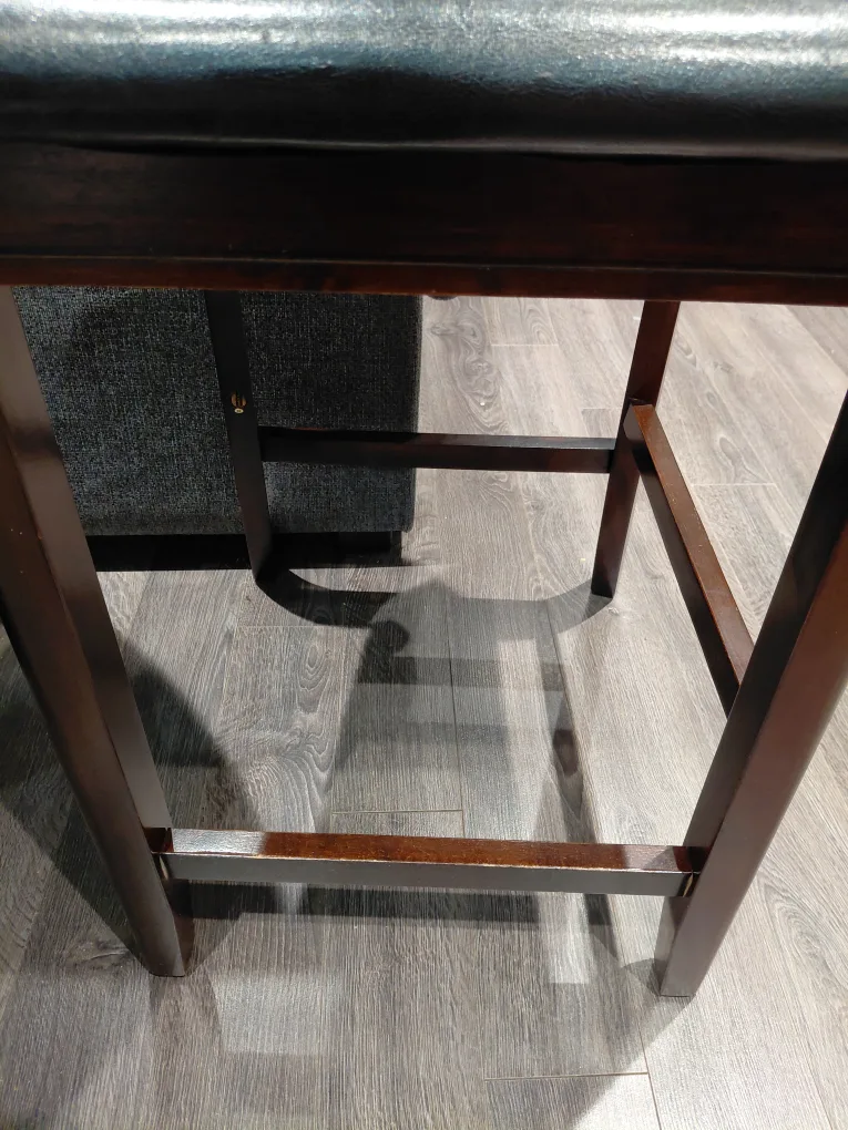 42 Inch Round Bar Height Table and Chairs image indicator(7)