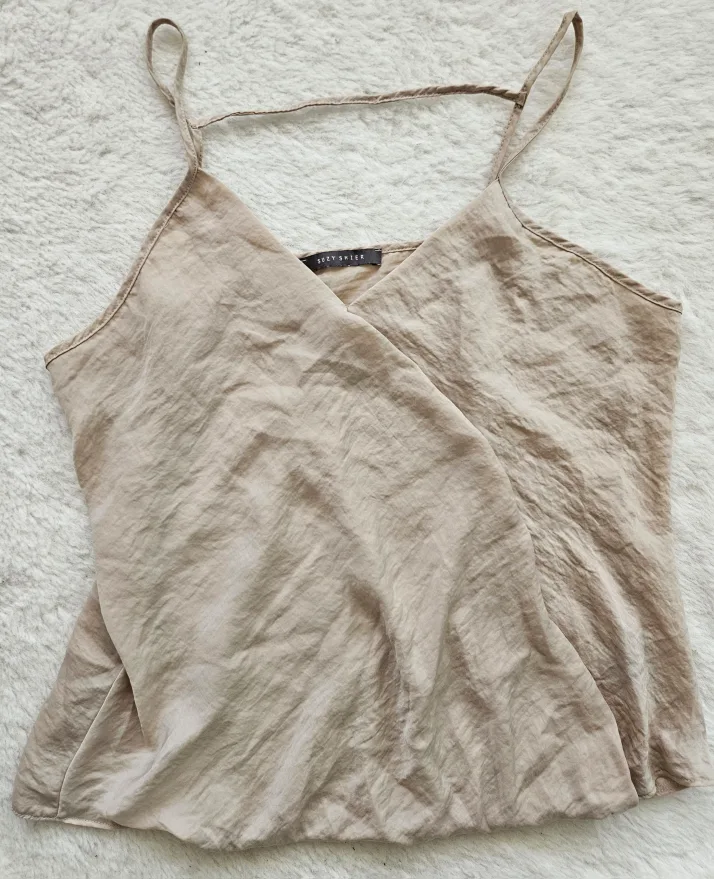 Assorted Women's Tank Tops & Scarf image indicator(3)