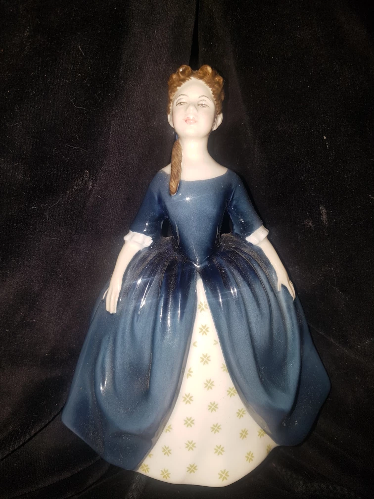 1968 Royal Doulton Figurine - Debbie HN3395 - photo 2
