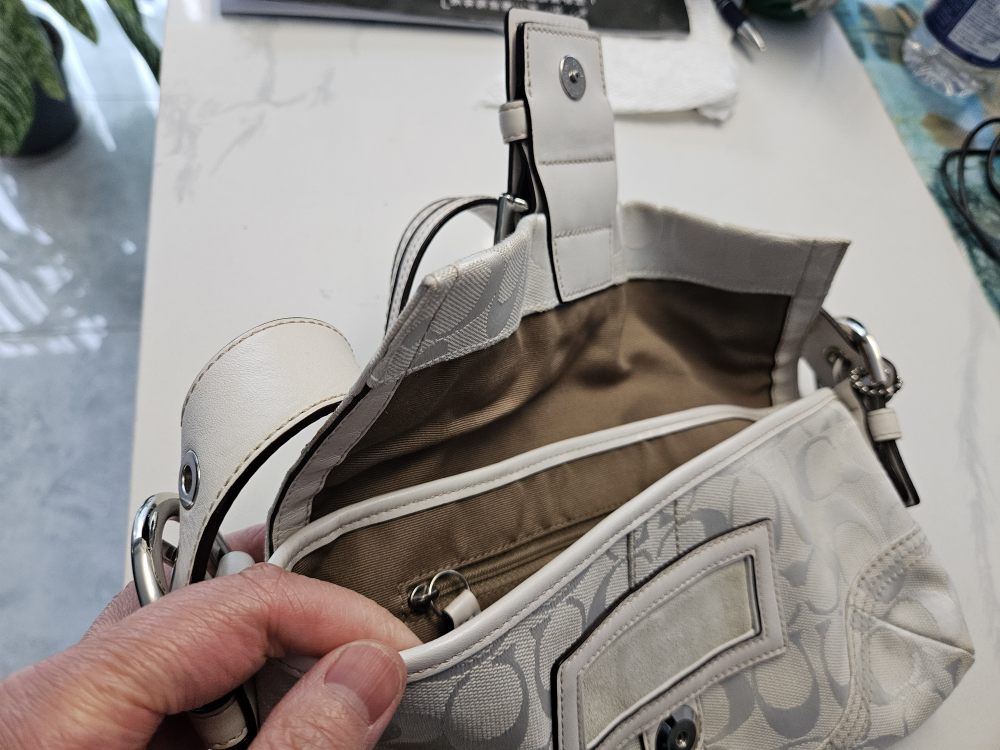 Coach White Signature Canvas Handbag - photo 2
