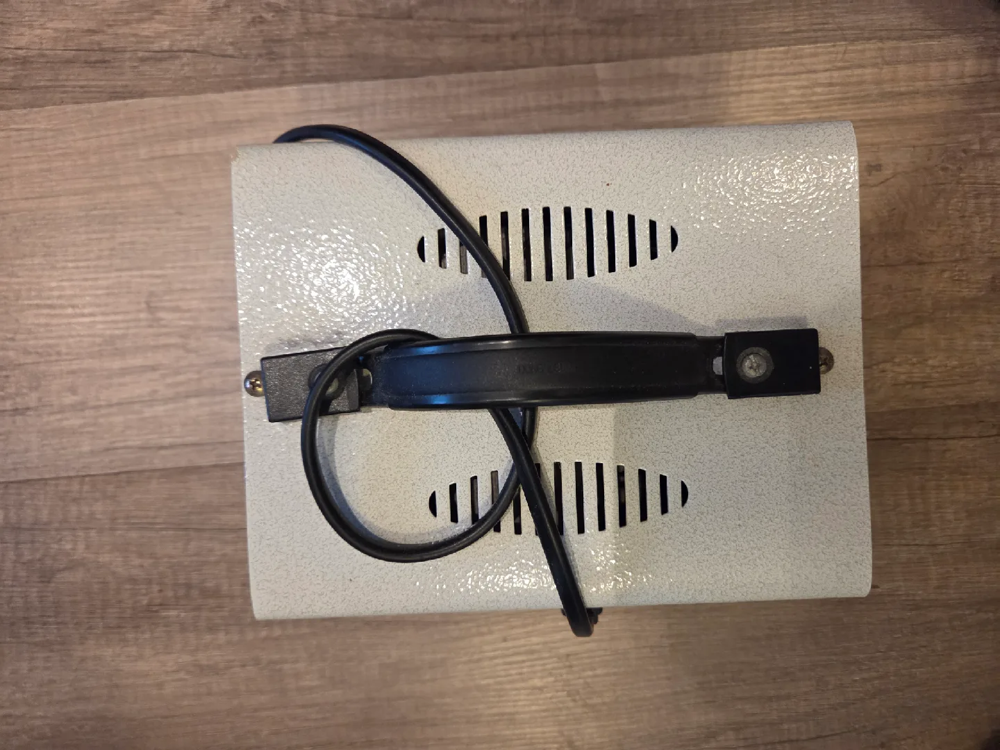 HI2KVA-U Voltage Converter 120V to 220V image indicator(2)