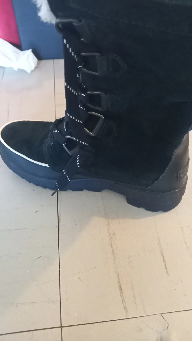 Woman's Sorel Black Winter Boots Size 9 1/2 image indicator(2)