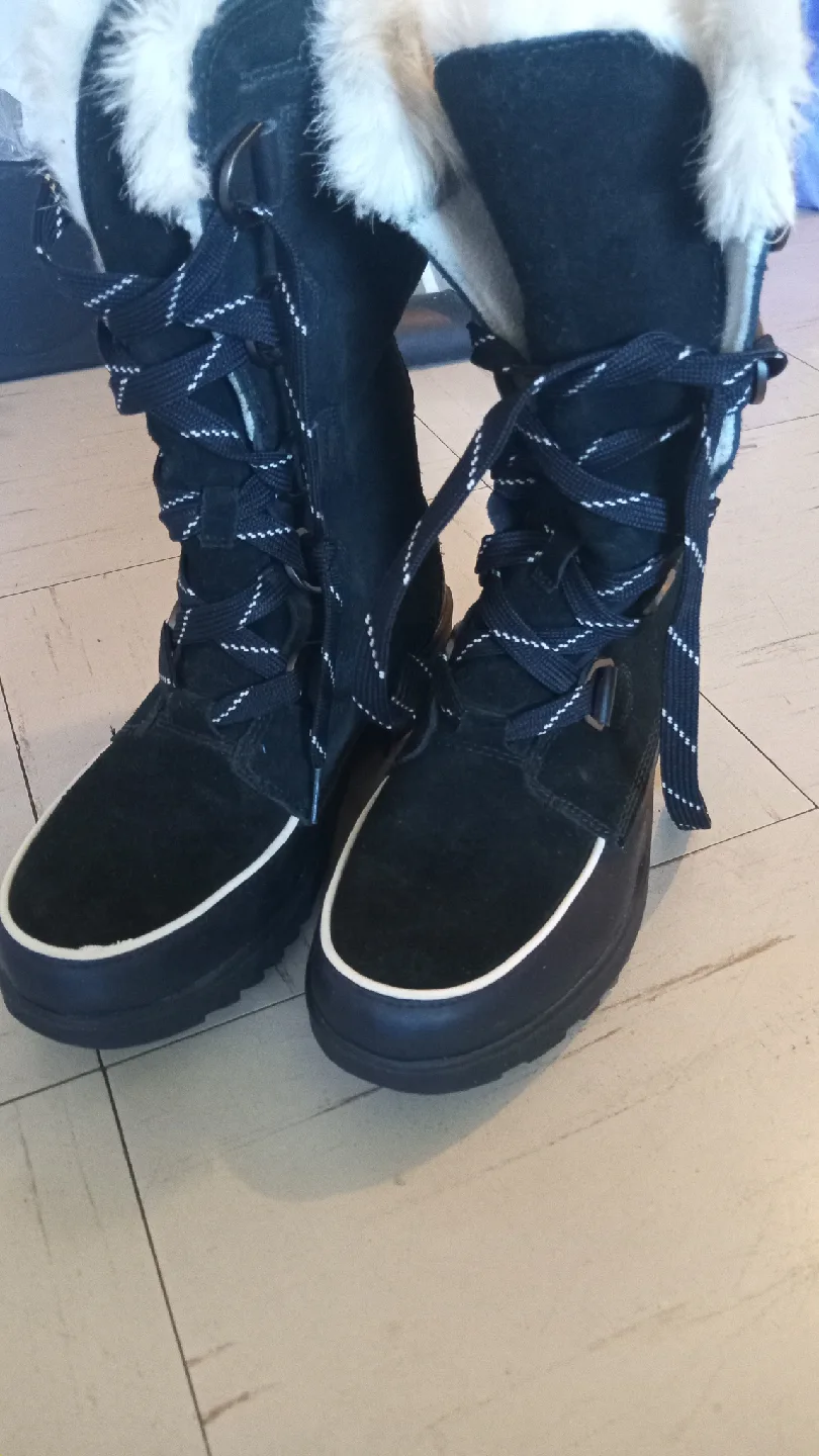 Woman's Sorel Black Winter Boots Size 9 1/2 image indicator(4)