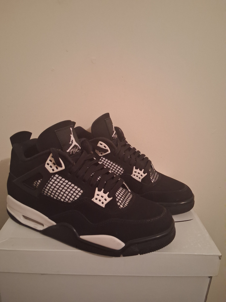 Air Jordan 4 Retro Black/White - Size 11
