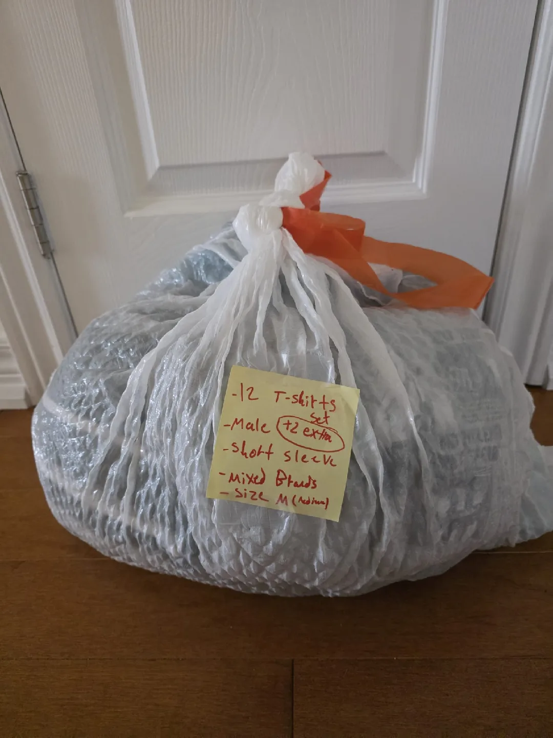 12 Men's T-Shirts, Size M (Medium) image indicator(2)