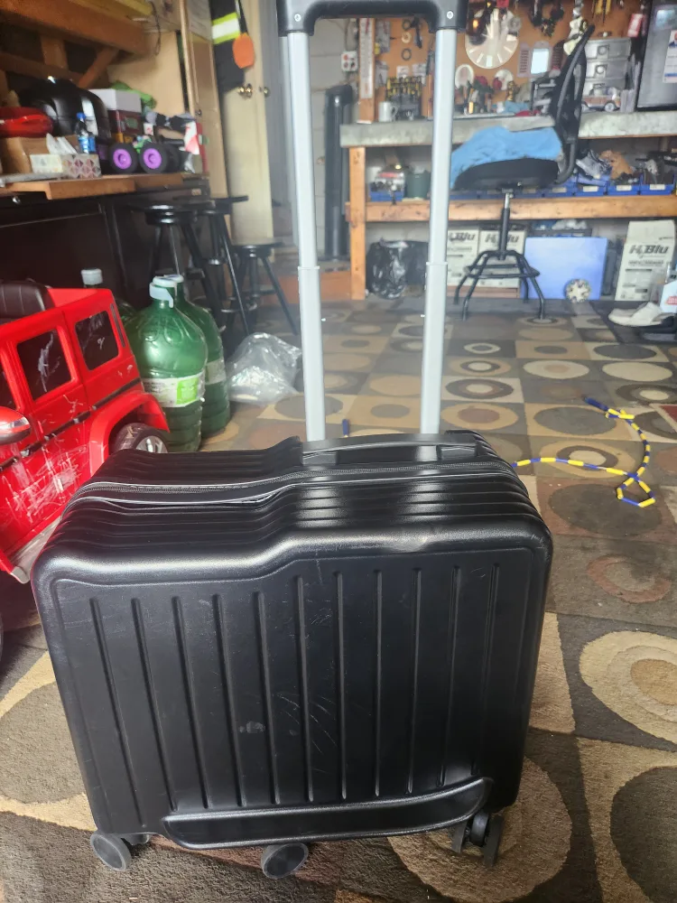 Ride on luggage for kids thumbnail