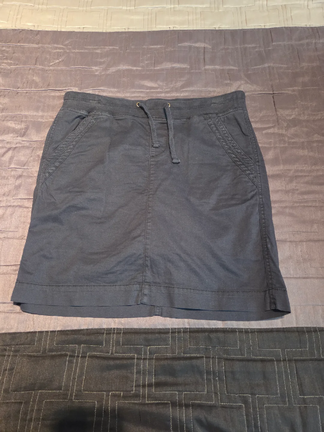 FREE navy skort, size 8 (medium) image indicator(2)