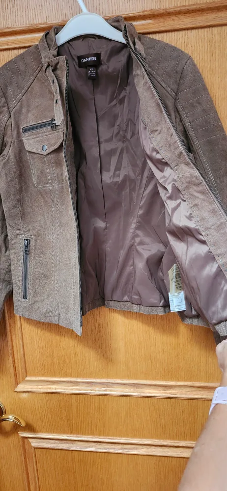 Danier Leather Ladies Jacket with Skincare Spray image indicator(3)