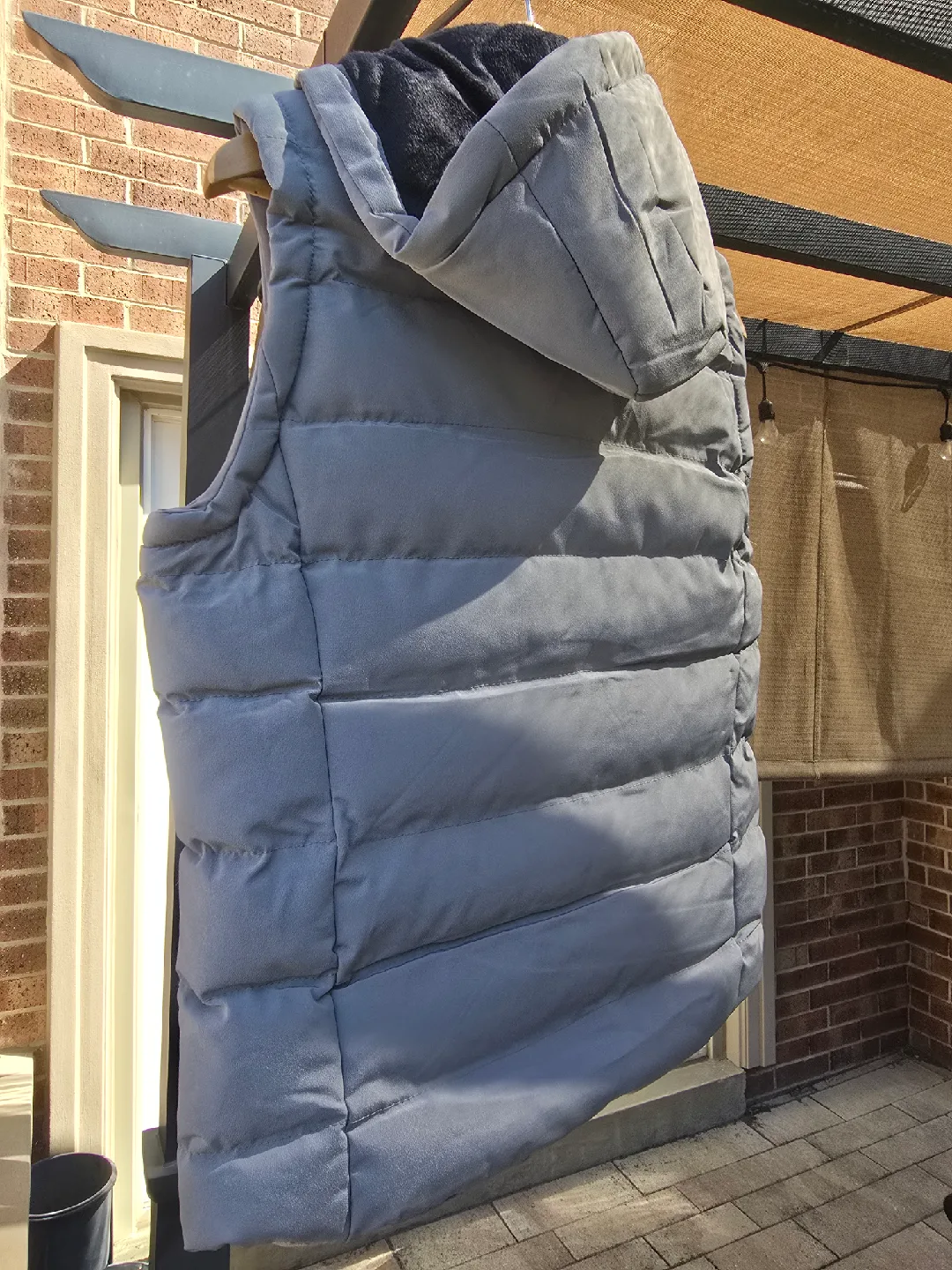 Men's puffer vest with detachable hood image indicator(2)