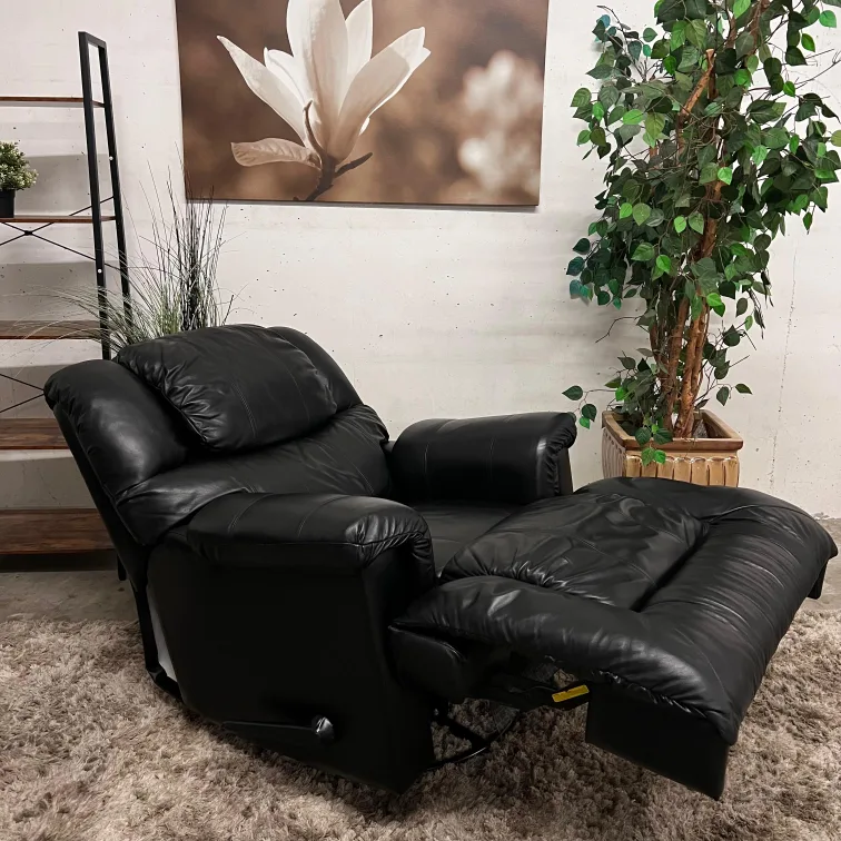 La z Boy leather chair. Recliner leather armchair. Delivery image indicator(2)