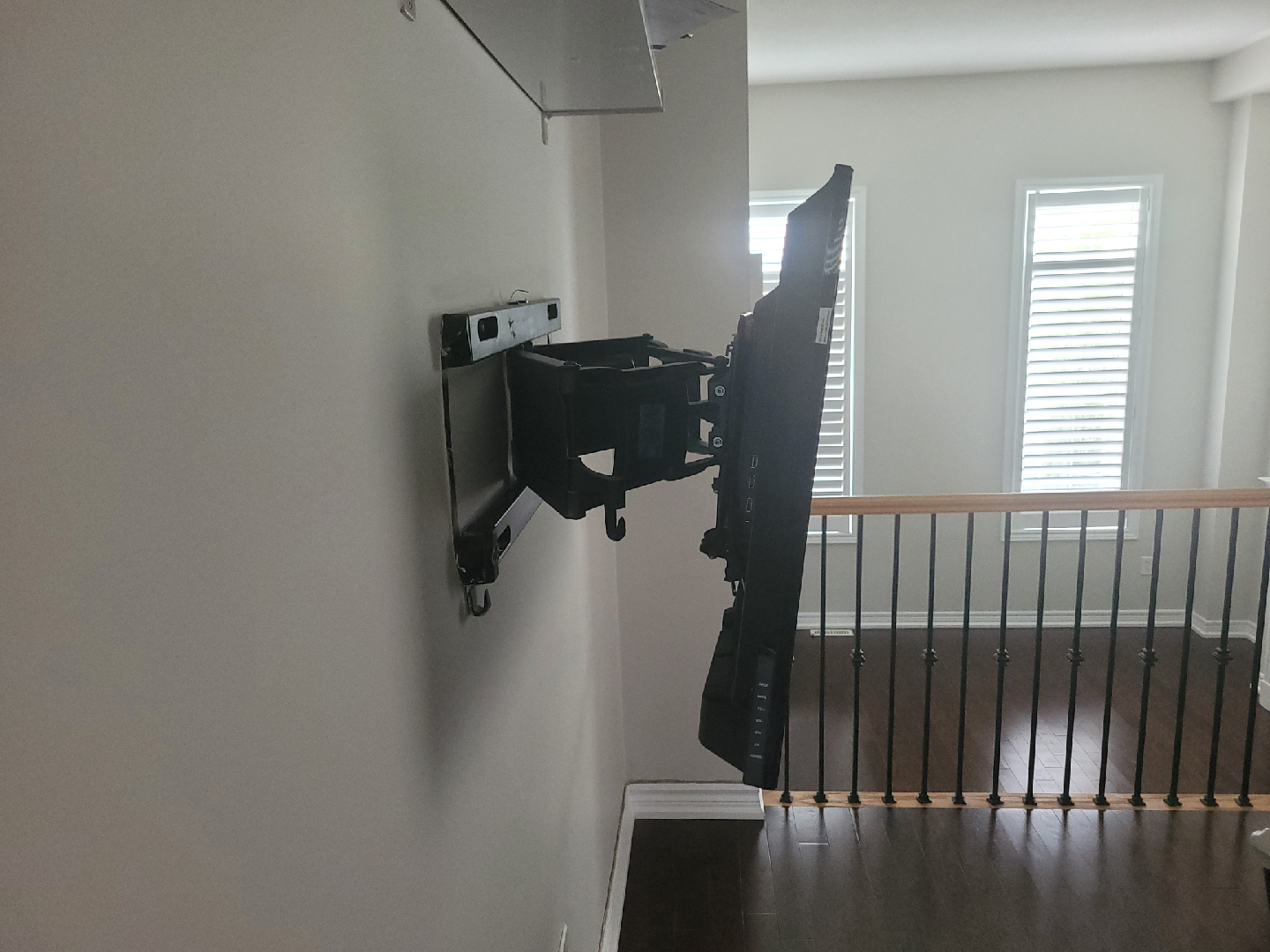 AVA Multiposition TV Wall Mount 30-90 in - photo 3