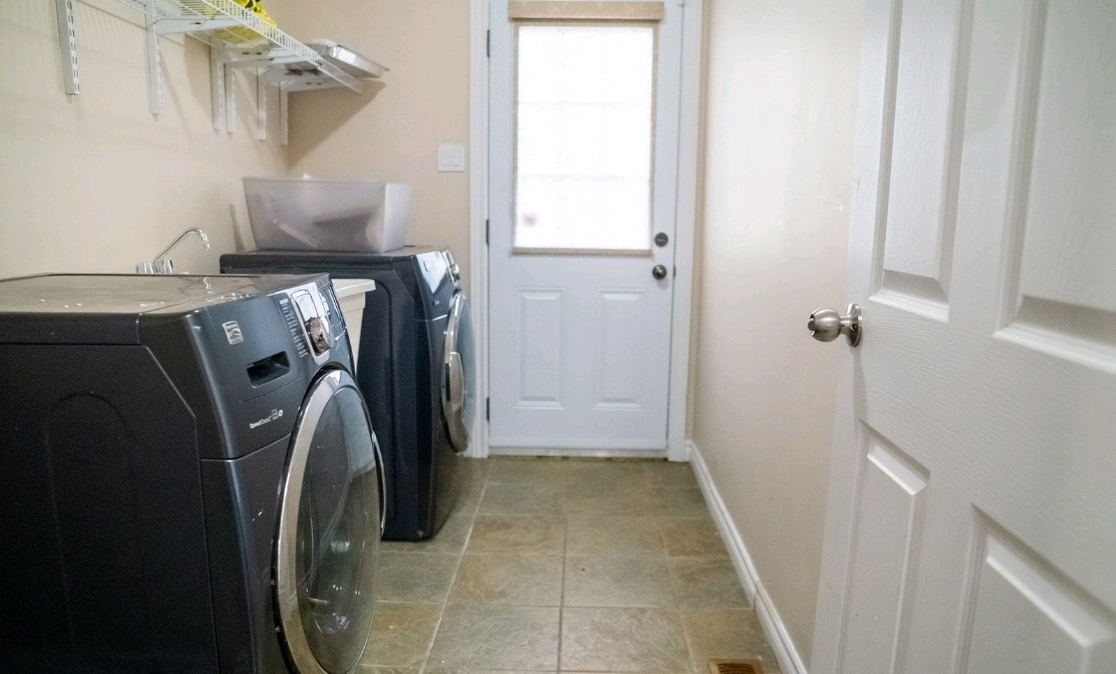 *** PRIME LOCATION PICKERING*** 5 Bedroom + 3 Bathroom for Rent - photo 4