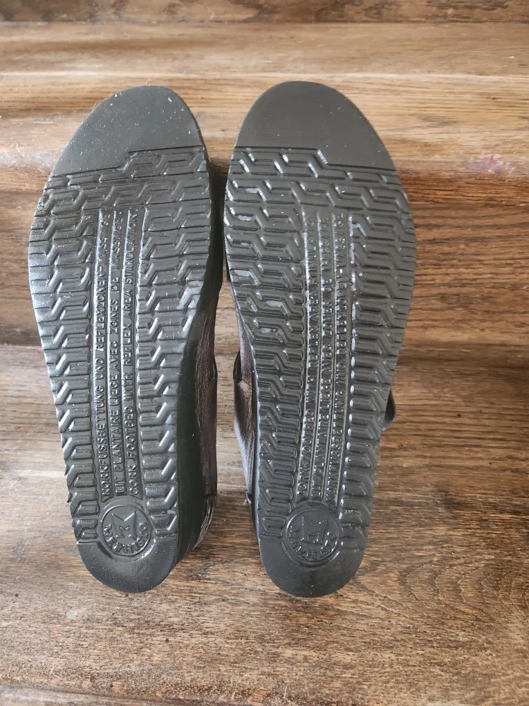 Mephisto Helen Metallic Leather Sandals Size 40 thumbnail