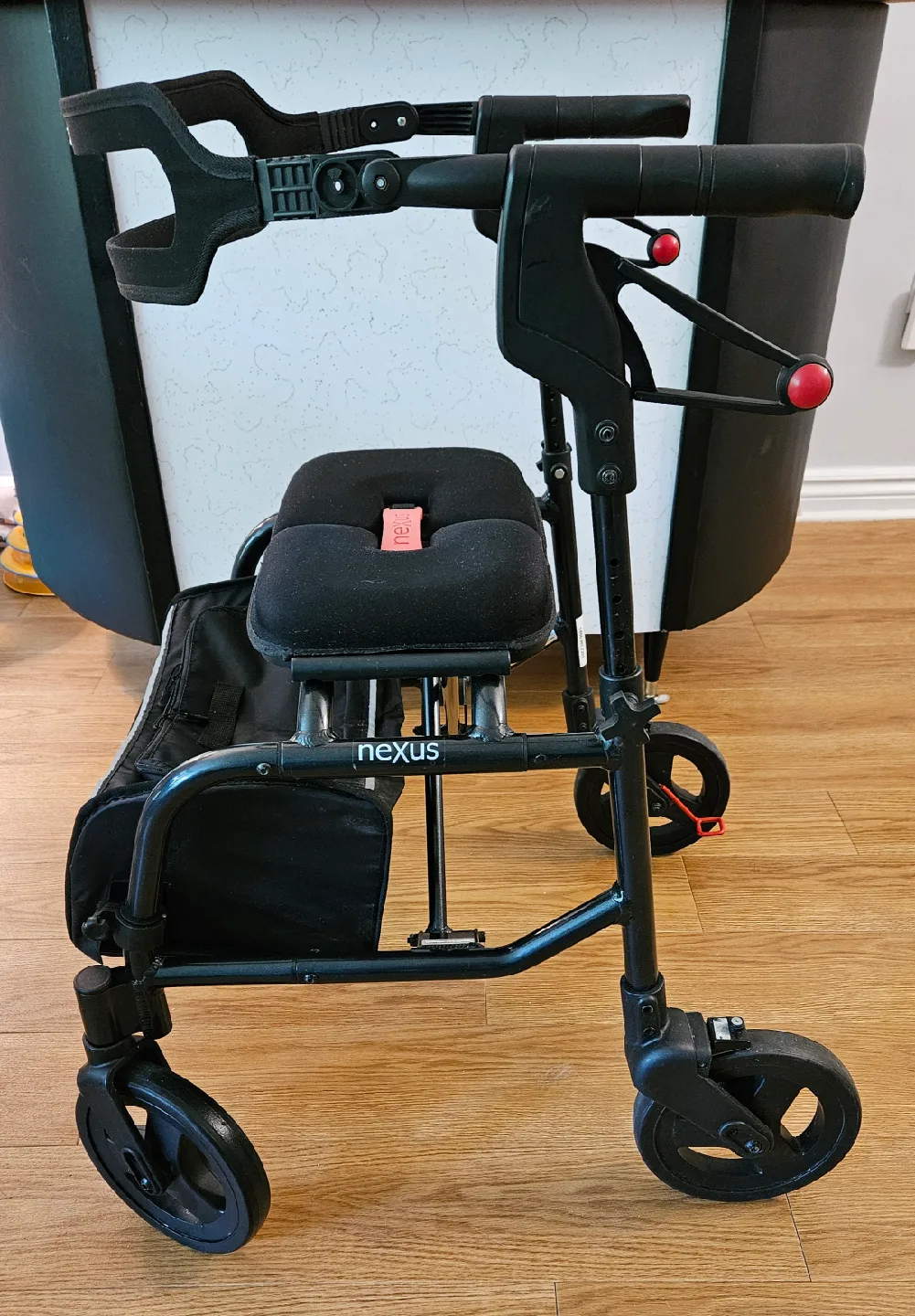 Nexus Walker with Seat - Black thumbnail