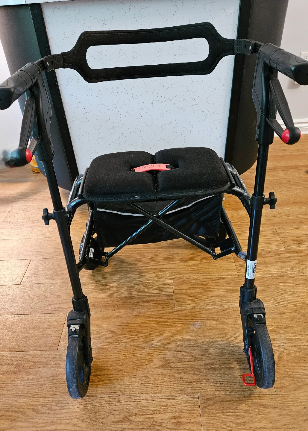 Nexus Walker with Seat - Black image indicator(2)