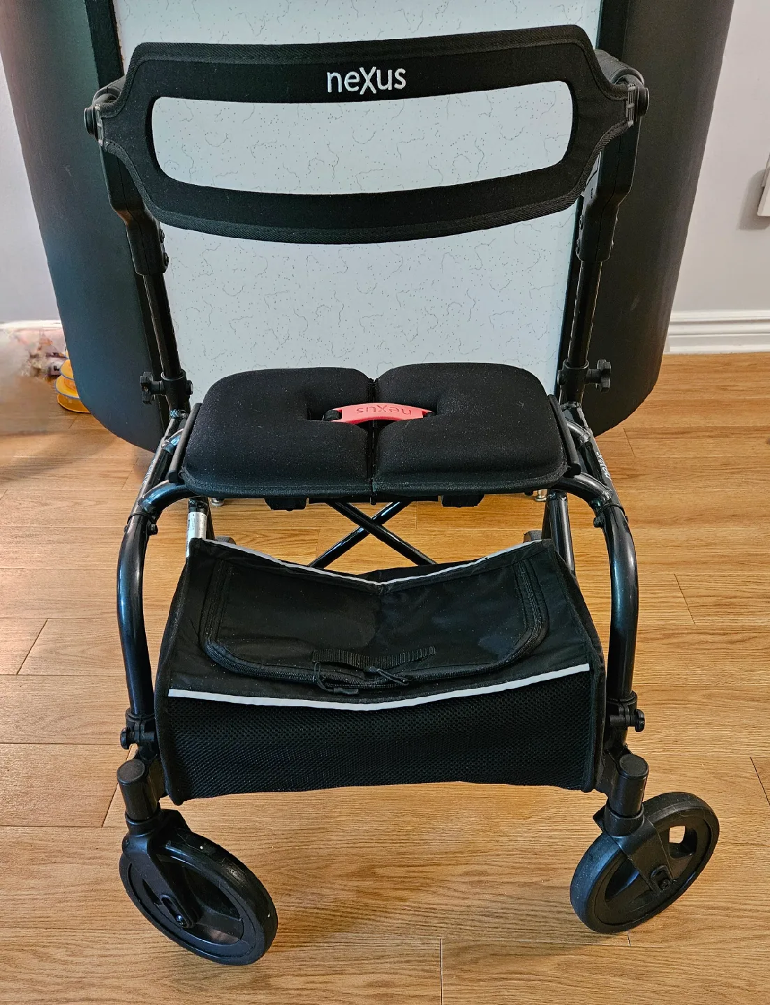 Nexus Walker with Seat - Black image indicator(3)