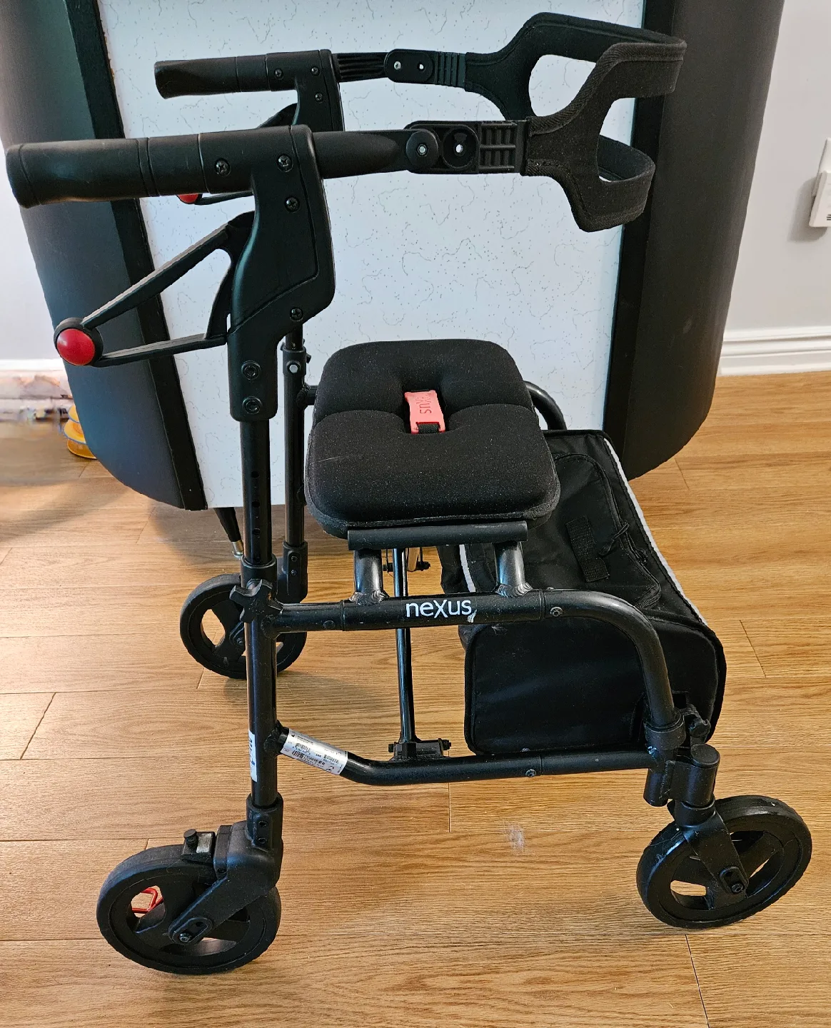 Nexus Walker with Seat - Black image indicator(4)