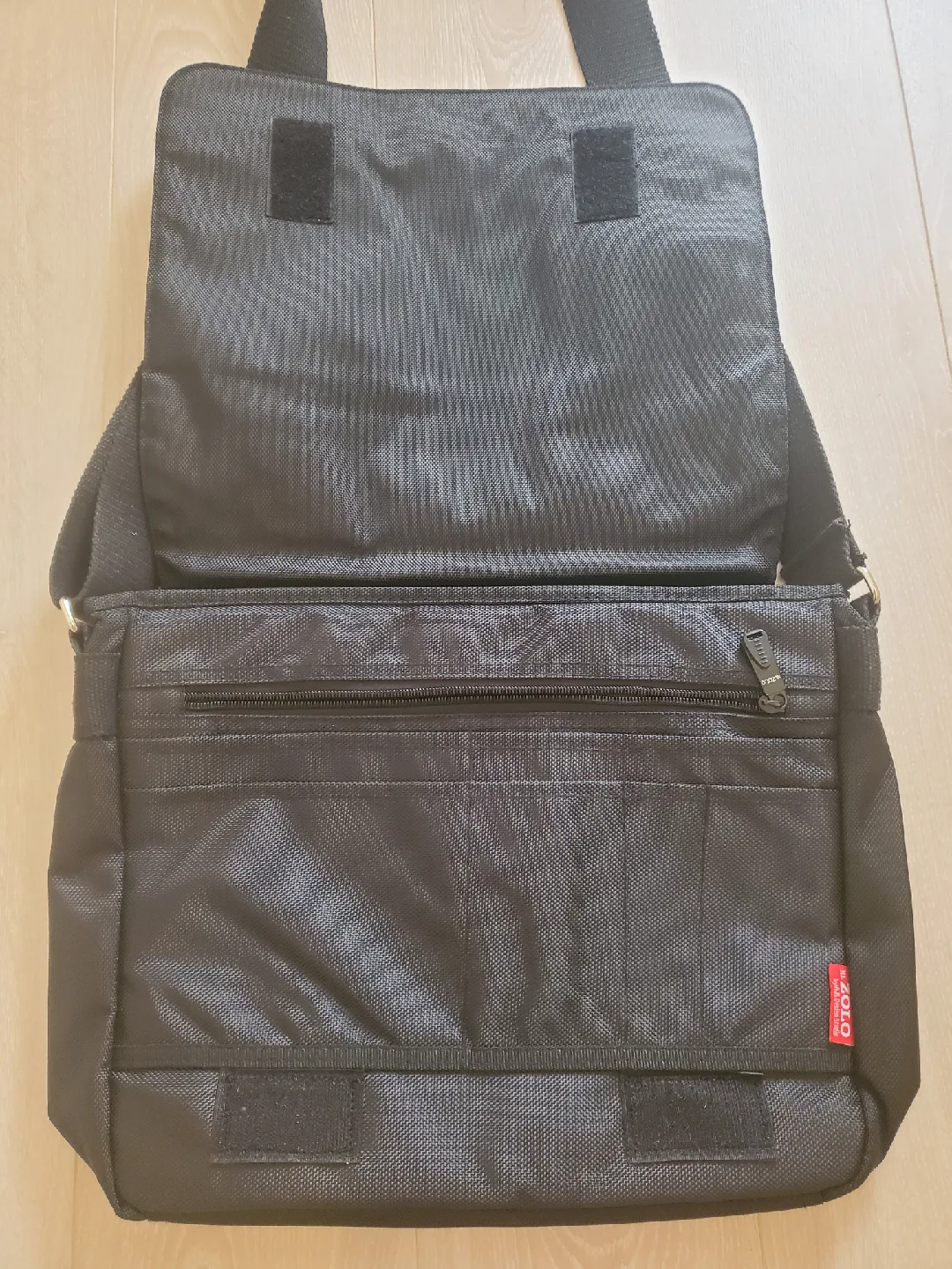 Zolo Messenger Bag - Black image indicator(4)