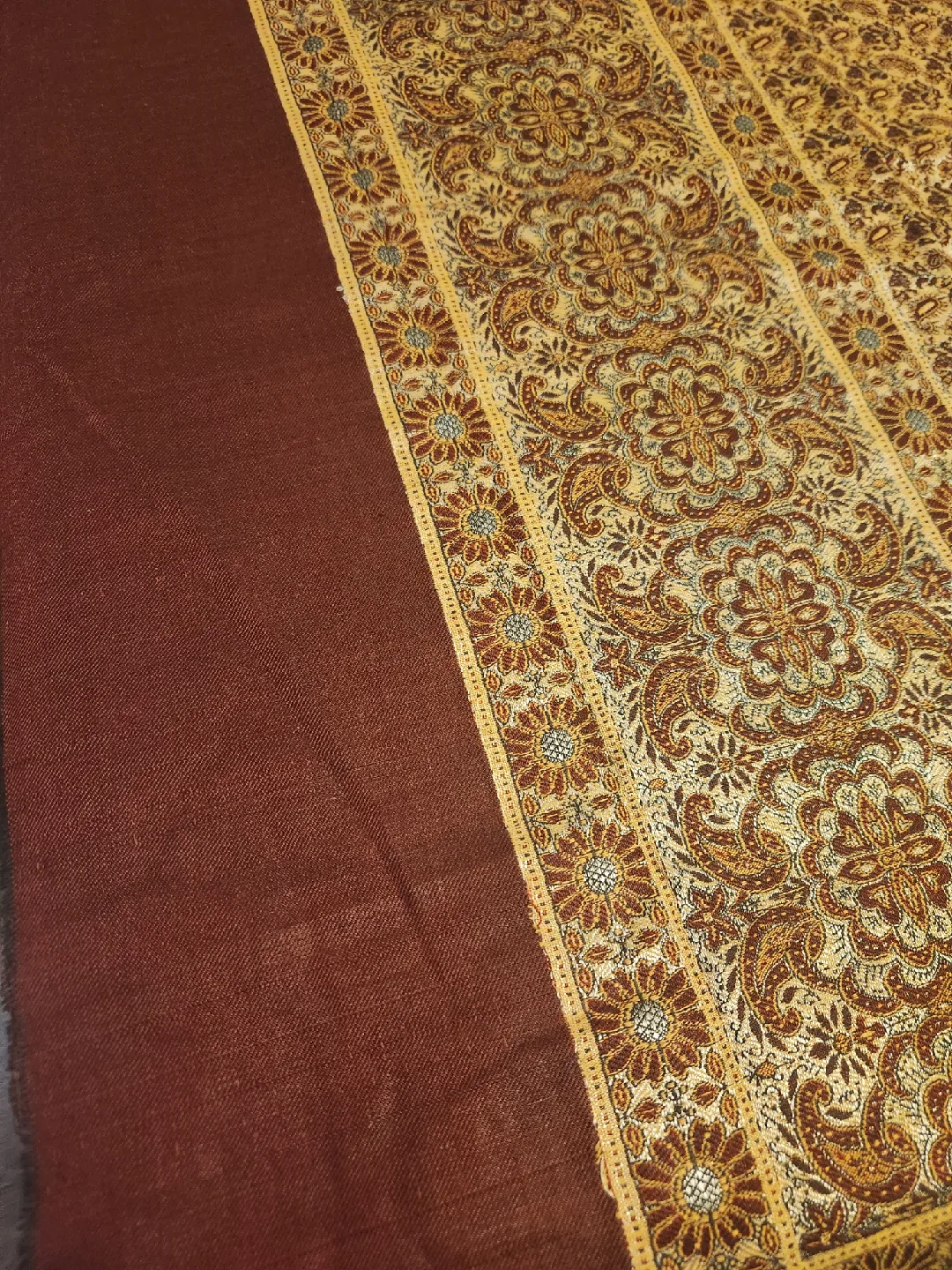 Patterned Table runner - Brown & Gold image indicator(4)
