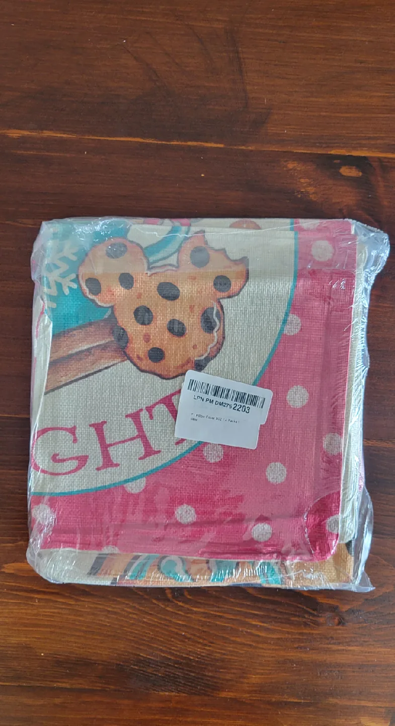 Brand New Christmas Throw Pillow Covers (Set of 4) image indicator(3)