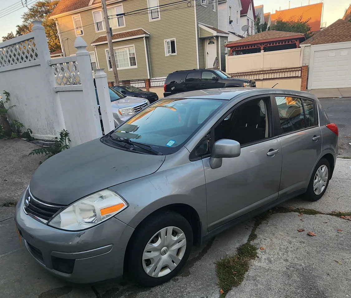 2011 Nissan Versa Hatchback *Negotiable*