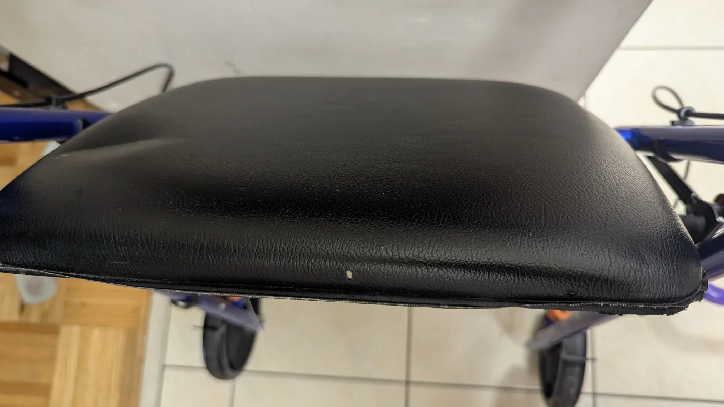 Drive Medical Blue Rollator Walker with Seat image indicator(3)