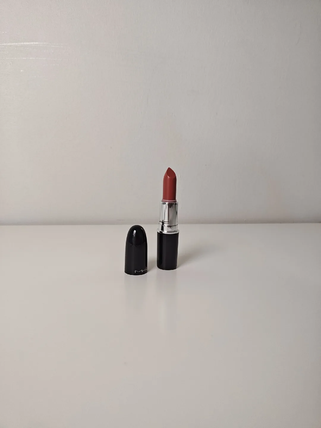 MAC Lustreglass Lipstick - Hug Me image indicator(4)