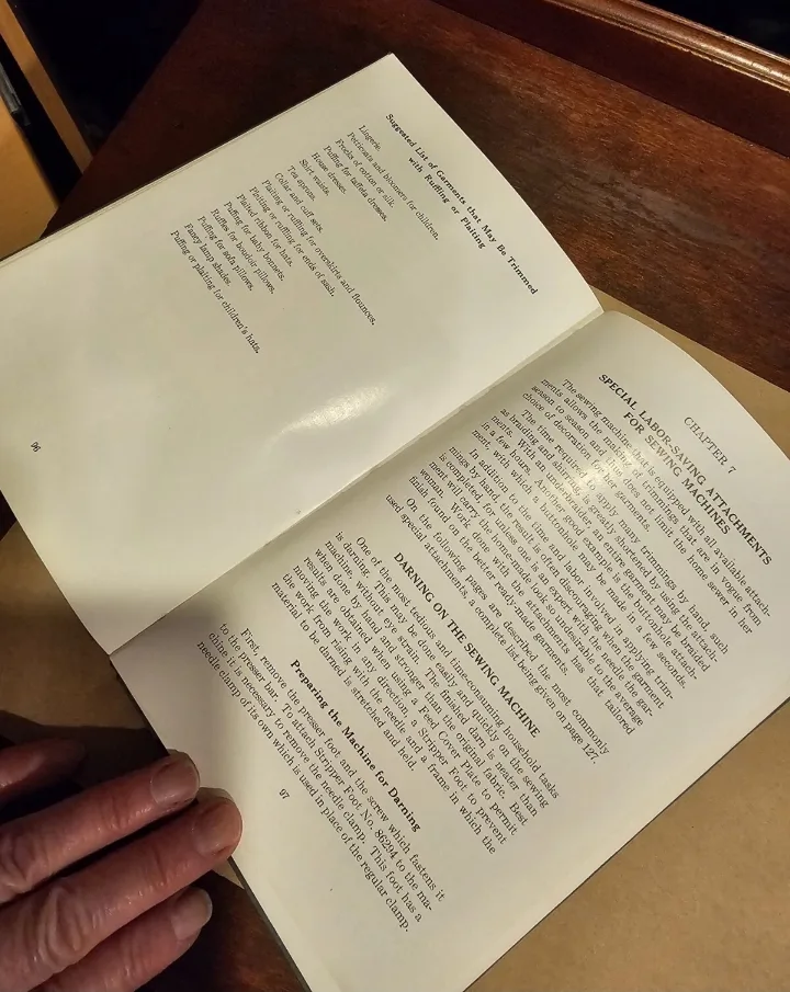 Vintage Singer Machine Sewing Book image indicator(2)