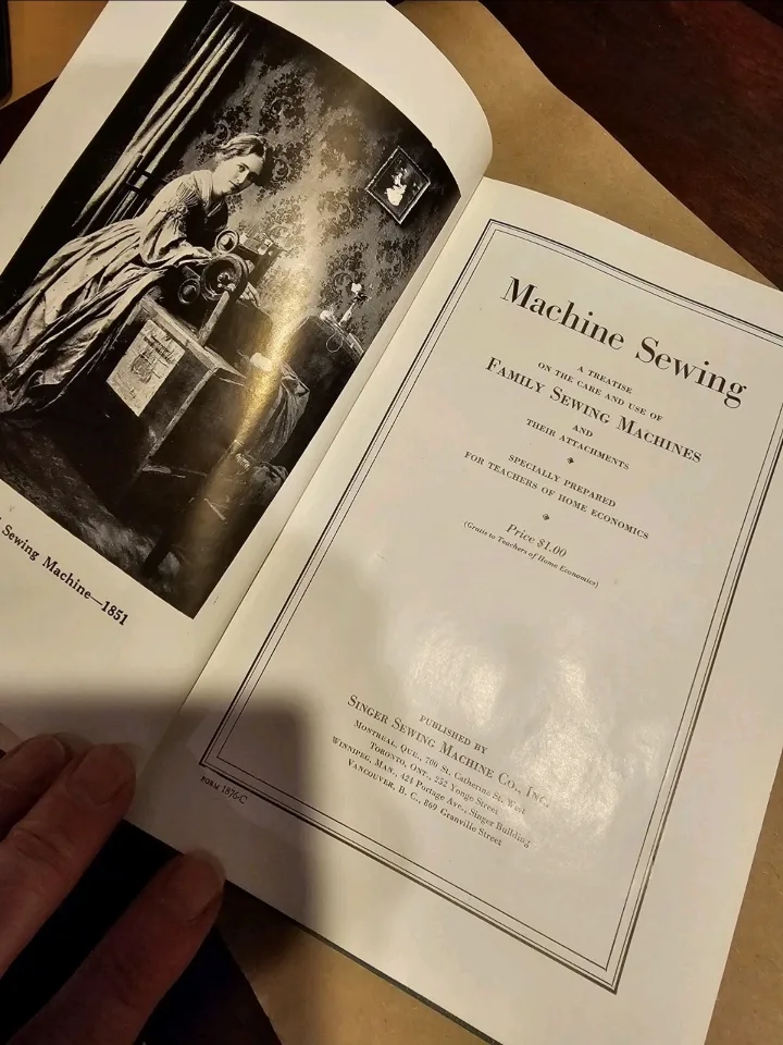 Vintage Singer Machine Sewing Book image indicator(5)