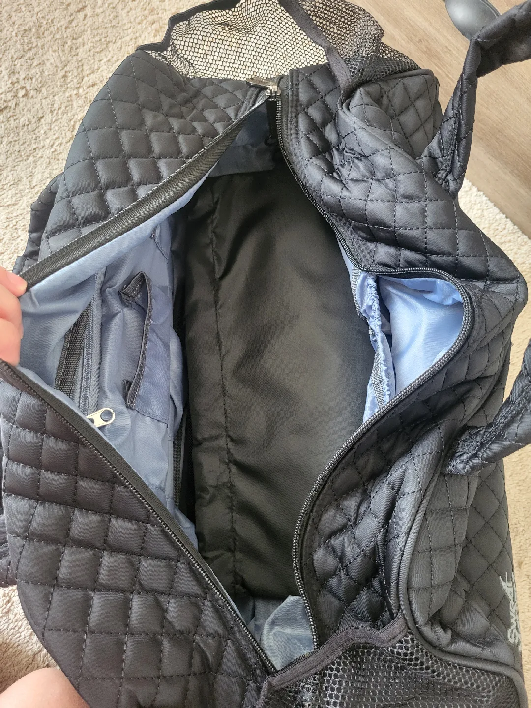 garment bag with wheels (Brand new) image indicator(3)