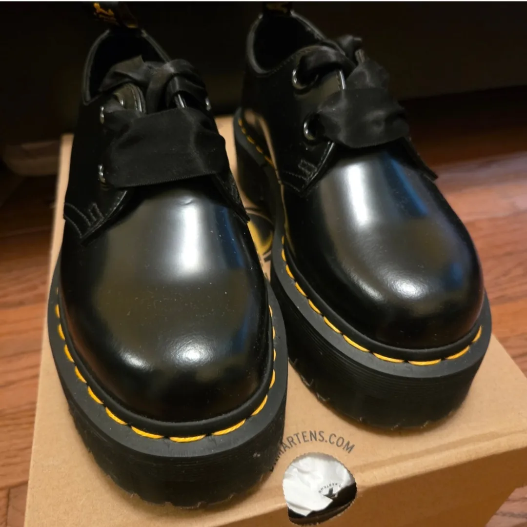 BNIB Dr. Martens Holly Sz 5 image indicator(2)