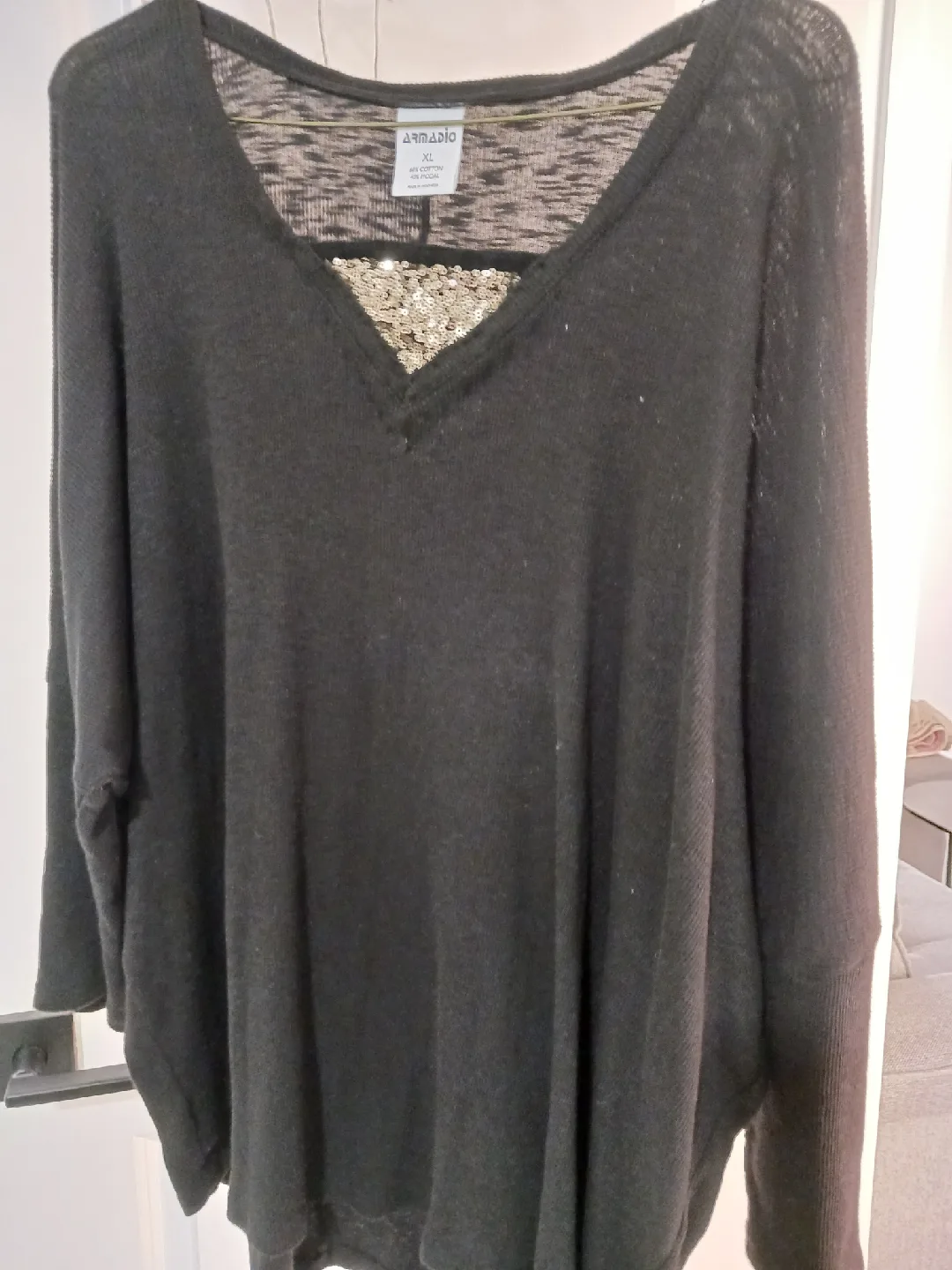 Armalo Black V-Neck Sequin Top - Size M image indicator(2)